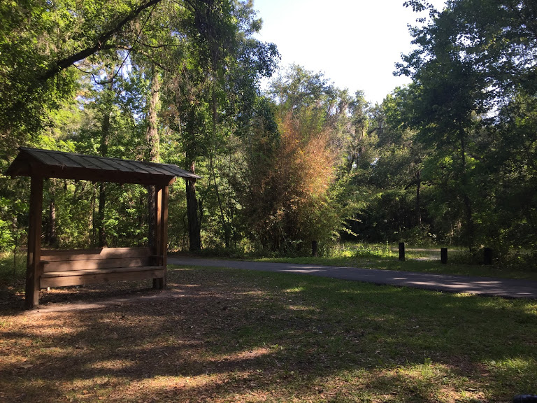 Separate trails spiral off from the main Hawthorne Trail